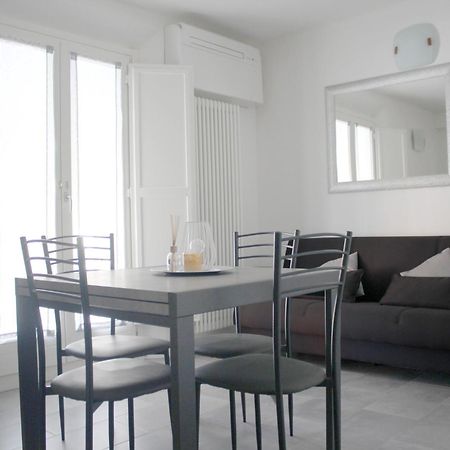 Sky Loft Airport - Modern Apt 1St Floor Apartment Bologna Luaran gambar